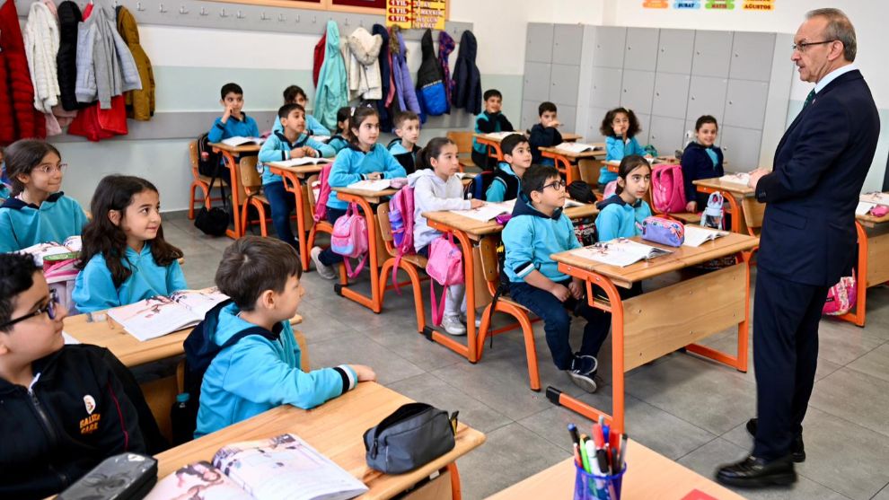 Vali Yavuz öğrenciler ve öğretmenlerle buluştu