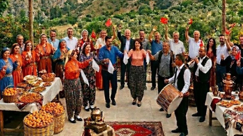 "Yedi İklim Dört Köşeyi Dolaştım, Bulamadım Malatya'dan Güzeli"