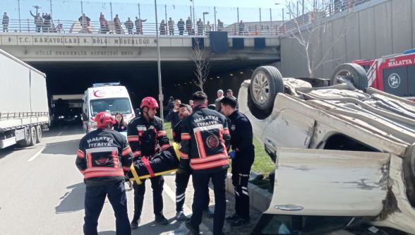 Alt Geçitte iki otomobil çarpıştı, 2 kişi yaralandı