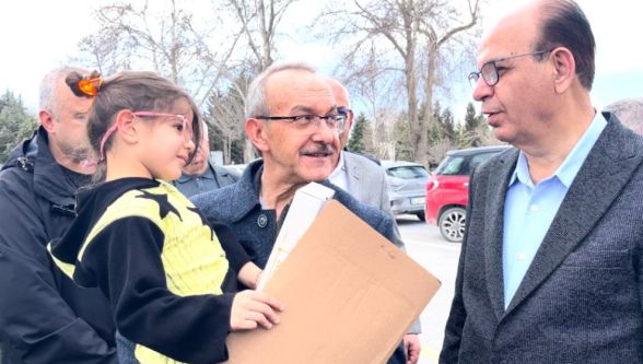 Kayıpların Arasında Bir Çocuğun Tebessümü: Vali Yavuz'un Bahar Sevgisi