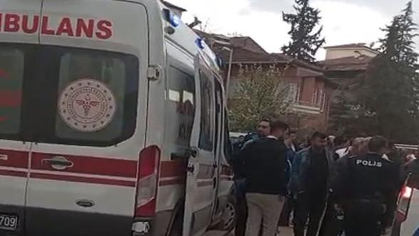 Malatyada alacağını alamayan işçi çatıya çıktı