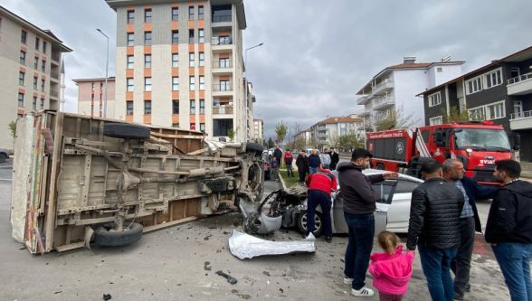 Malatya'da iki ayrı trafik kazasında 4 kişi yaralandı