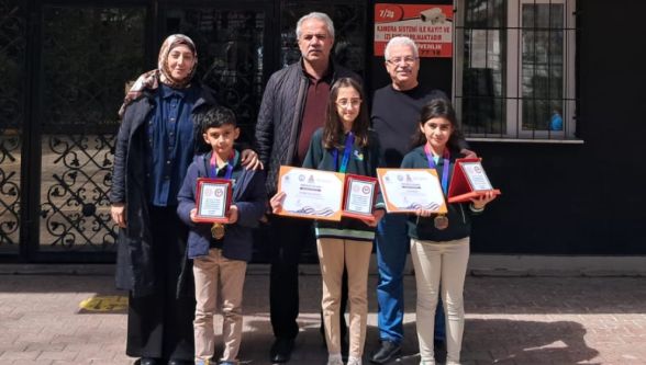 Malatyalı öğrenciler AMO 2025'te 3 madalya aldı