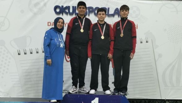 Malatyalı Öğrenciler Elazığ'da Dart Bölge Şampiyonu Oldu