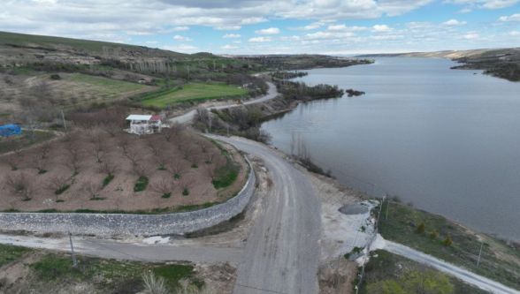 "Mevcut Yolumuzda Bir Araba Geçerken Bir Araba Bekliyordu"