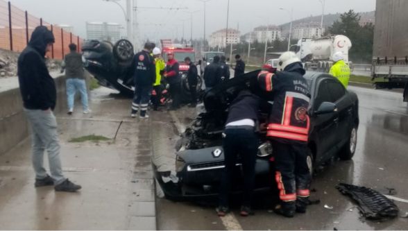 Orduzu Pınarbaşı'nda iki otomobil çarpıştı, 3 yaralı