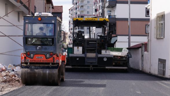 Selçuklu Mahallesi'nde ulaşım için asfalt çalışması yapıldı