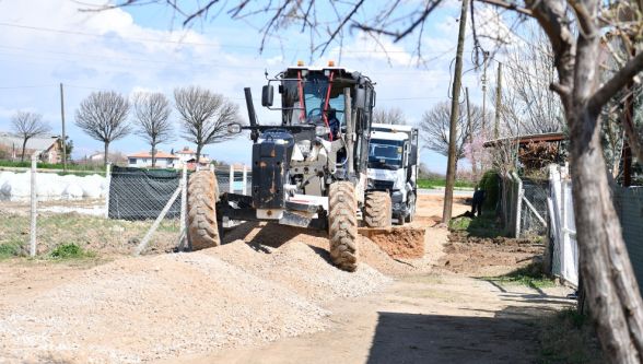 Tarım ve mahalle yolları için yoğun mesai başladı