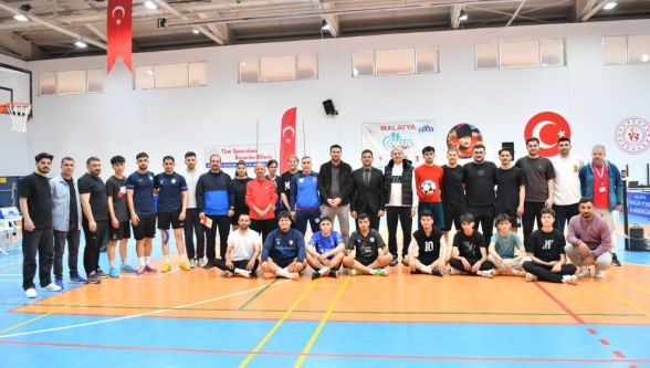 Yeşilyurt'ta Ayak Tenisi Turnuvası Başladı