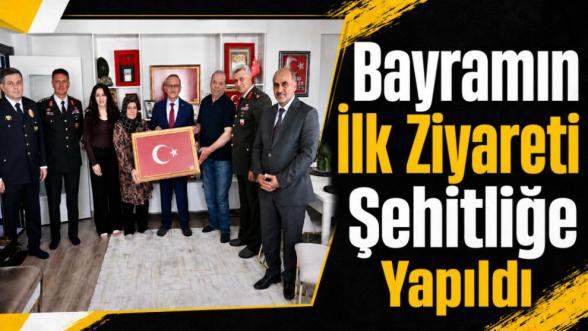 Bayramın İlk Ziyareti Şehitliğe Yapıldı