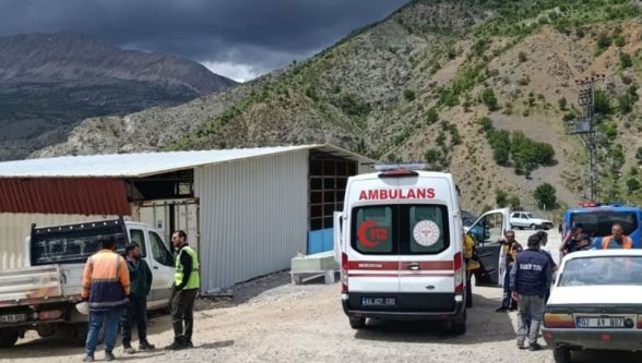 Kontrolden Çıkan Kamyonet Şantiyeye Girdi: 3 Yaralı 