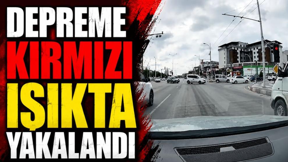 Depreme Kırmızı Işıkta Yakalandı