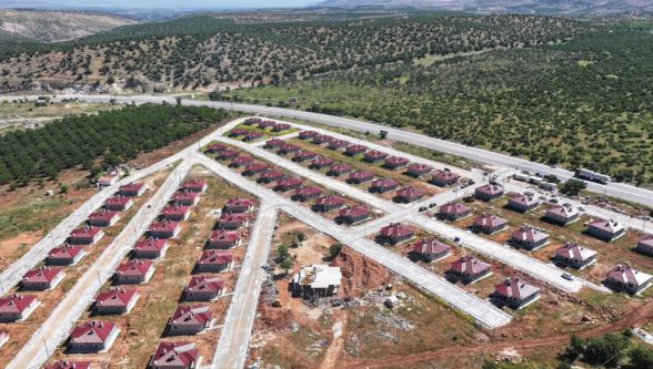 6 Şubat'ın İzleri Siliniyor: Doğanşehir'de Hatıraların Yerine Yeni Yuvalar Yükseliyor