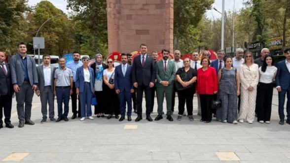  "Bağımsızlığımız Uğruna Mücadele Edenleri Rahmetle Anıyoruz"